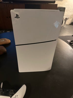 Playstation 5, Perfekt, 1 år gammel, stort set ubrugt PS5 med controller sælges. Der er spillet på d