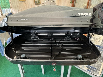 Tagboks, Thule, Thule Touring 100, har været brugt 1 gang. Der er et par overfladiske ridser som ses