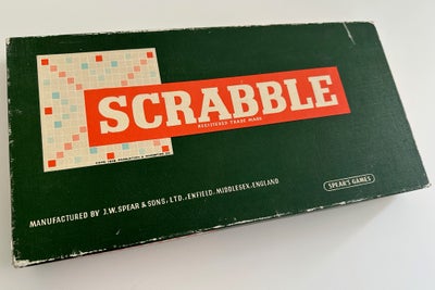 Scrabble, brætspil, Spil Scrable
Engelsk udgave

Sælges kr. 40

Chat på dba eller mail ses ikke. 
Ko