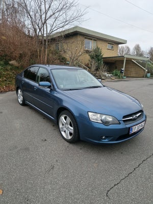 Subaru Legacy, 2,5i, Benzin, 4x4, 2004, km 334000, blåmetal, træk, nysynet, klimaanlæg, aircondition