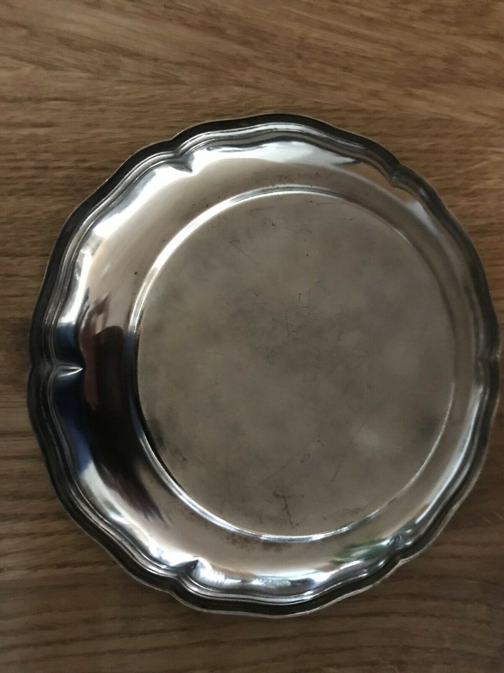 Glas, Gl. glasskål på pletsølv bakke.