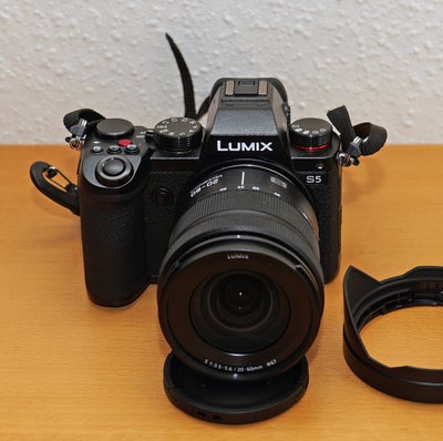 Panasonic, Lumix S5, med 20-60mm f3.5-5.6, fra okt. 2022, har taget ca. 1800 billeder og fremtræder 