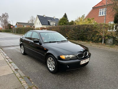 BMW 320i, 2,2, Benzin, 2002, km 129000, sortmetal, træk, nysynet, klimaanlæg, aircondition, ABS, air