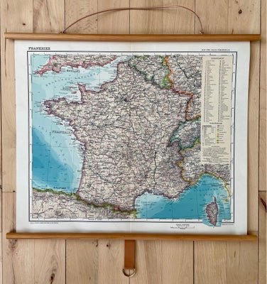 Vintage landkort  Frankrig, Mål: 50x41 incl. rundstokke

Kortet er fra 1934, hvor det er trykt i Sve