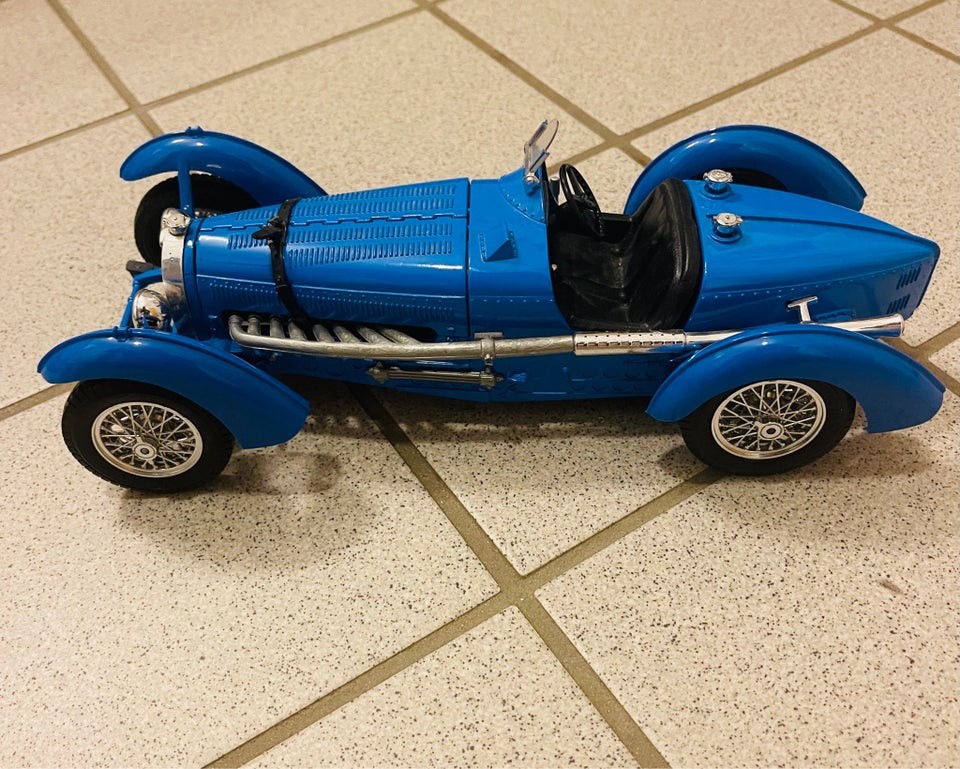 Modelbil, Burago Bugatti type 59, skala 1:18