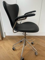 Arne Jacobsen, AJ 3217. Syver stol med armlæn, Kontorstol