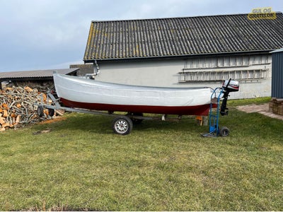 Jolle, 16 fod, 4 pers., Mariner, benzin, Søsætningsklar 
Motor og trailer medfølger. Trailer kan ikk