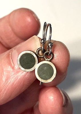 Øreringe, sølv, Sølvøreringe m/cirkler, Fine 925 sølv ørehængere med små armygrønne cirkelvedhæng me