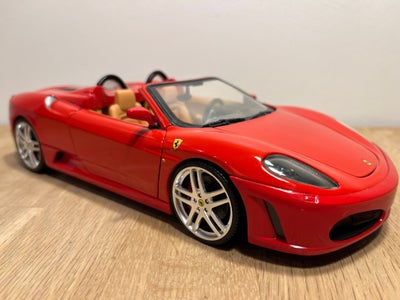 Modelbil, Ferrari F430 Spider, skala 1:18, Hot Wheels
Stand som foto
Kan sendes for købers regning