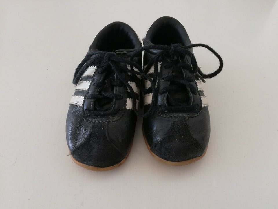 Sneakers, str. 23, Adidas