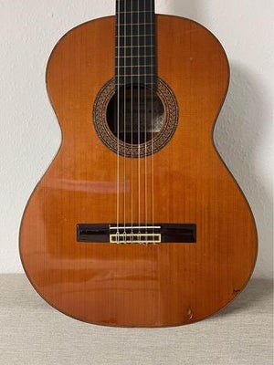 Spansk, Alhambra 7C, Kvalitets Alhambra 7C guitar fra 1992!! sælges pga flytning.

Med utrolig flot 