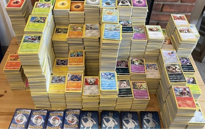 Samlekort, 245  Pokemonkort, Pokemon kort - 245 stk. pr. pakke. 

Der er garanti for mindst 40 sjæld