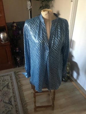 Bluse, By Malene Birger, str. 40, Blå med glans, Silke  og polyester, God men brugt, Flot bluse, 78%