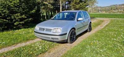 VW Golf IV, 2,0 Comfortline, Benzin, 2002, km 220500, sølvmetal, træk, nysynet, ABS, airbag, 5-dørs,
