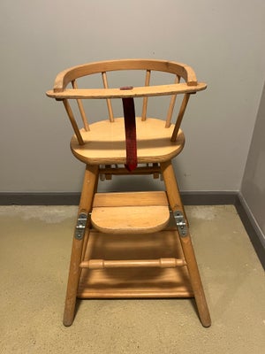 Højstol, Retro
en meget flot højstol som kan slås ud med legebord foran. Den er formentlig fra 1980'