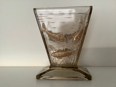 Glas, Art Deco aquarium vase med guld fisk motiv. - (måske Baccard)
H 14,5 cm
D 6 cm
Diameter 12 cm
