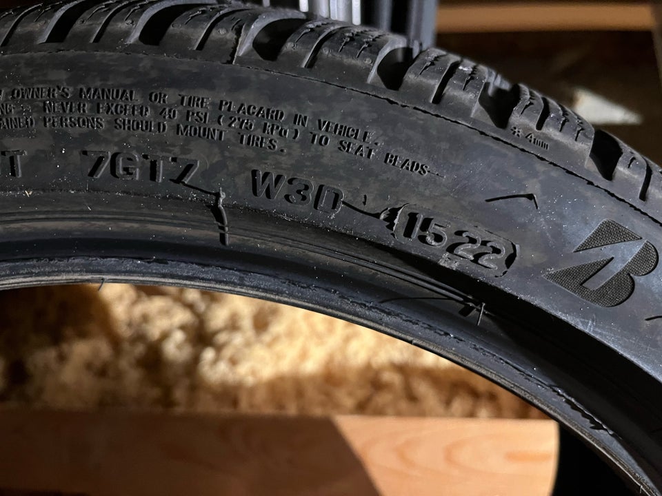 Vinterdæk, Bridgestone, 225 / 40 / R18