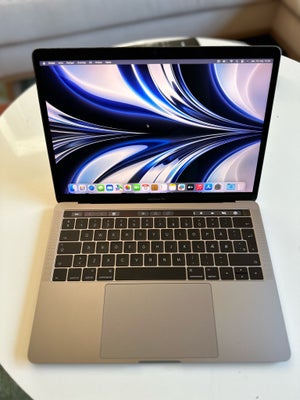 MacBook Pro, 3,1GHz processor, 8GB ram, 256GB harddisk, 3,1 GHz Dual-core i5 processor GHz, 8 GB ram