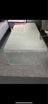 Glasbord, Ilva, glas, Pæn og velholdt glasbord. Glasset er 10mm tykt.
110 x 50 cm
Vægt: 20 kg
Højde: