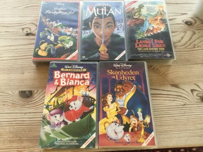 Børnefilm, Disney, Jeg har en masse gamle Disney video film, bl.a. Mulan, Jesper Fårekyllings jul, B