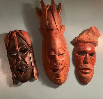 Træ masker, 3 lækre træmasker, med fine udtryk! Den store måler 49 cm i længde, koster 150,- Den 2 l