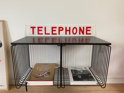 Skilte, 

Cool gammelt Telephone skilt. Har eftersigende siddet i toppen af en telefonboks med lys b