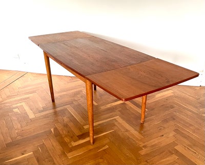Spisebord, Spisebord med udtræk, Spisestuebord i teak fra Dansk møbelproducent 1960. Bordet er udsty