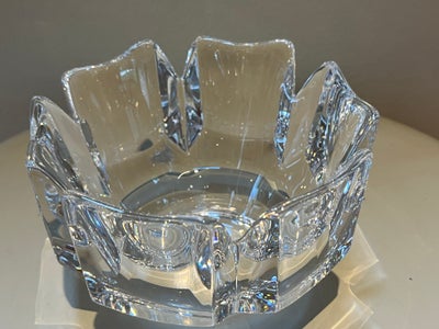 Glas, Skål, Orrefors, Smuk Orrefors “Corona” skål designet af Lars Hellsten.   

Mål: Diameter 15 cm