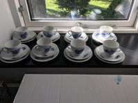 Porcelæn, Kopper og dessert tallerkner, Blå blomst