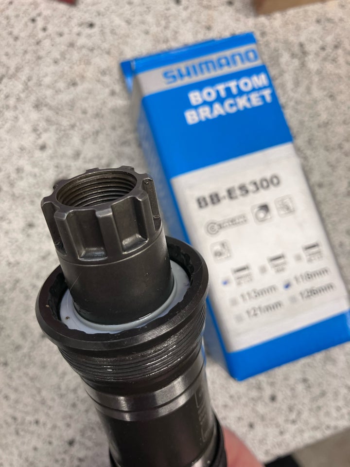 Krankboks, Shimano octalink BB-ES300.