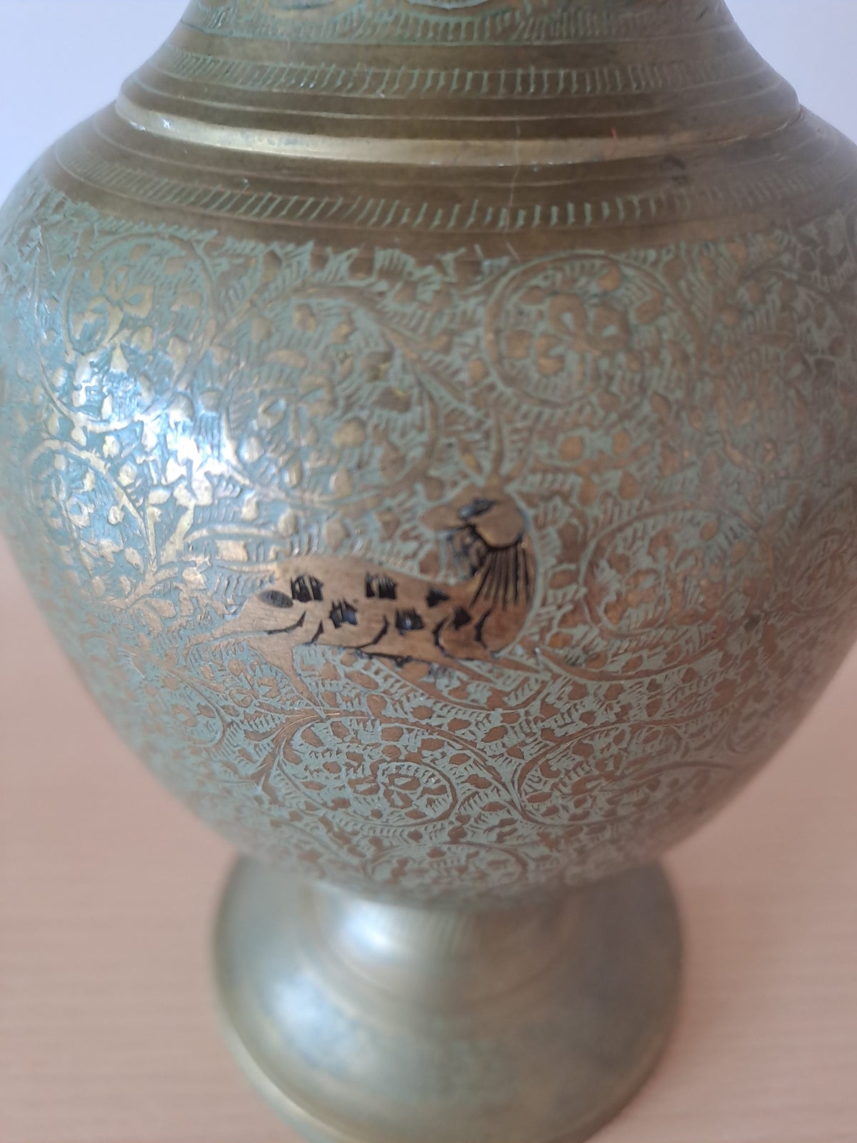Gamle messing vaser, motiv: Indgraverede mønstre