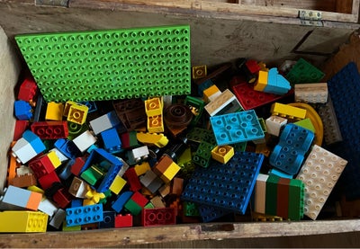 Lego Duplo, Stor samling klodser, inkl nogle biler - fylder en fuld stor bærepose. Flere store plade