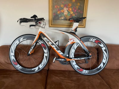 Triatloncykel, Fuji D-6 2.0, 52 cm stel, 20 gear, A carbon frame triathlon bike with ultra high-end 