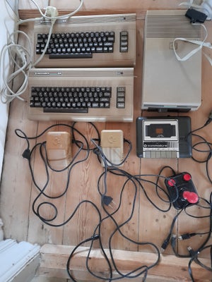 Commodore 64, spillekonsol, Rimelig, 2 stk commodore 64. Er testet og virker. Der er masser af ting 