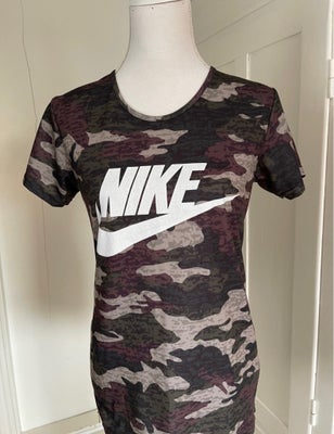 Bluse, Nike , str. 38, God men brugt, T shirts fra Nike ,strM, med lynlåse i siderne , brystmål 2x45