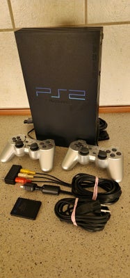 Playstation 2, Ps2 PHAT med 2 Joysticks og alle Ledninger mm Sælges.

Pris 300 kr. 

° PS2 Phat Kons