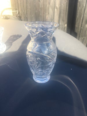 Glas, Vase, Ælder glas vase i pæn stand 

Mål 

H 15 cm 
Ø 7.50 cm

Ans