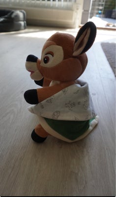 Bambi, Disney, Bambi bamse med tæppe sælges. Den måler ca 27 cm høj.

Sender gerne evt porto koster: