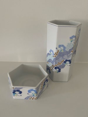 Porcelæn, Vase, Royal Copenhagen, Prisme vase designet af Annegrete Halling-Koch.
Højde: 20 cm. Diam