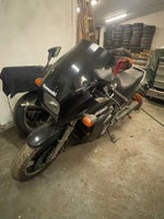 Kawasaki GPZ 900 R Motorcykel