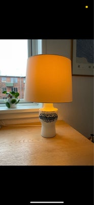 Anden bordlampe, Royal Copenhagen, 2 stk. Hafnia Metropolis Celeberrima.lamper
Fog & Mørup
Royal Cop