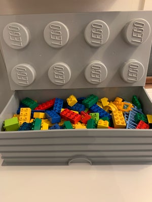 Lego Duplo, Lego Storage opbevaringskasse med blandet Lego Duplo. Klodserne er vasket og kommer fra 