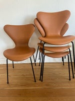 Arne Jacobsen, stol, AJ syver cognac læder med sorte stel.