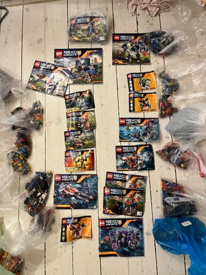 Lego Nexo Knights, 70317, 17 forskellige sæt Nexo knights inkl stor borg. 
Få klodser mangler, nogle