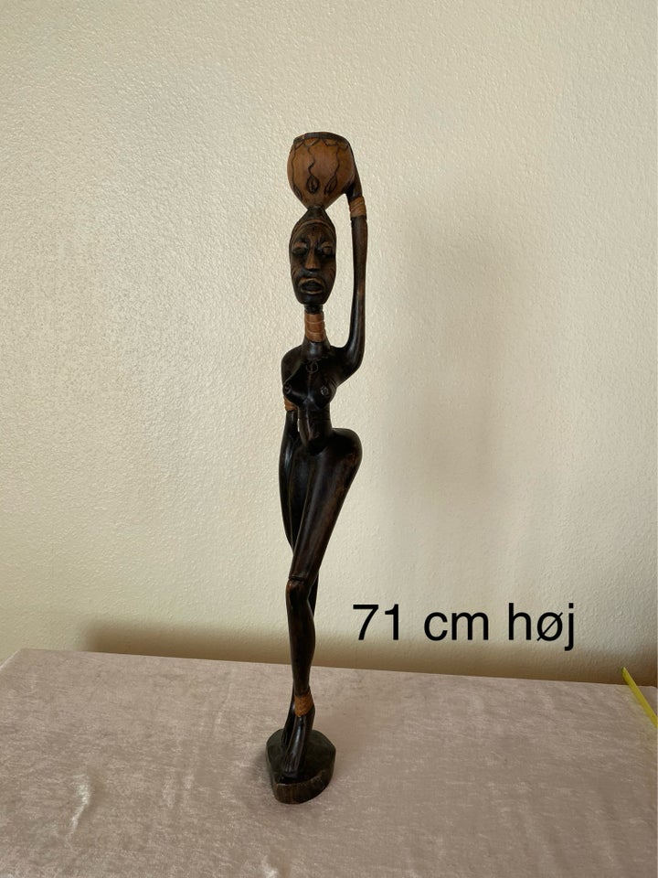 Afrikansk figur i træ, Håndlavet