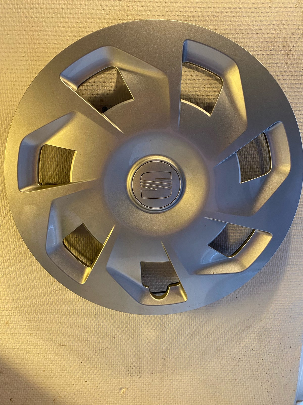 How to install wheel cover step by step?