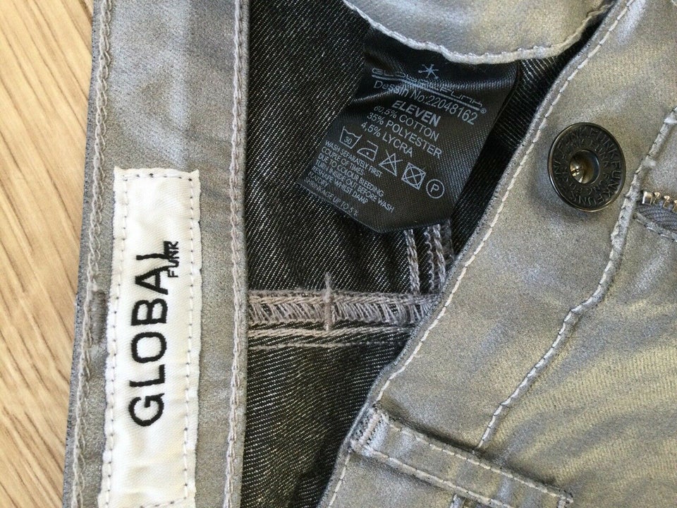 Jeans, *Nye* GLOBAL , str. 32