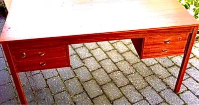 Anden arkitekt, Teak skrivebord, Teak skrivebord 1960-70s
Perfekt stand 
Mål: