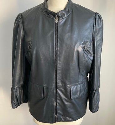 Skindjakke, str. 38, Provider, læderjakke/ leather jacket. Næsten som ny, (lille str. 40) Længde: 54