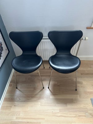 Arne Jacobsen, stol, 7’er stole, 2.stk Syverstole i sort læder. Fin stand og faste i ryggen . 47 cm 